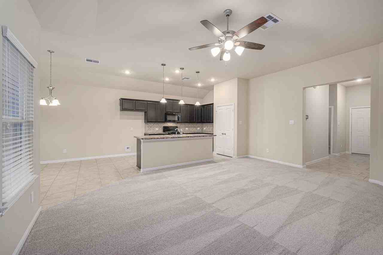 12153 Goliad Ln - Photo 7 of 22