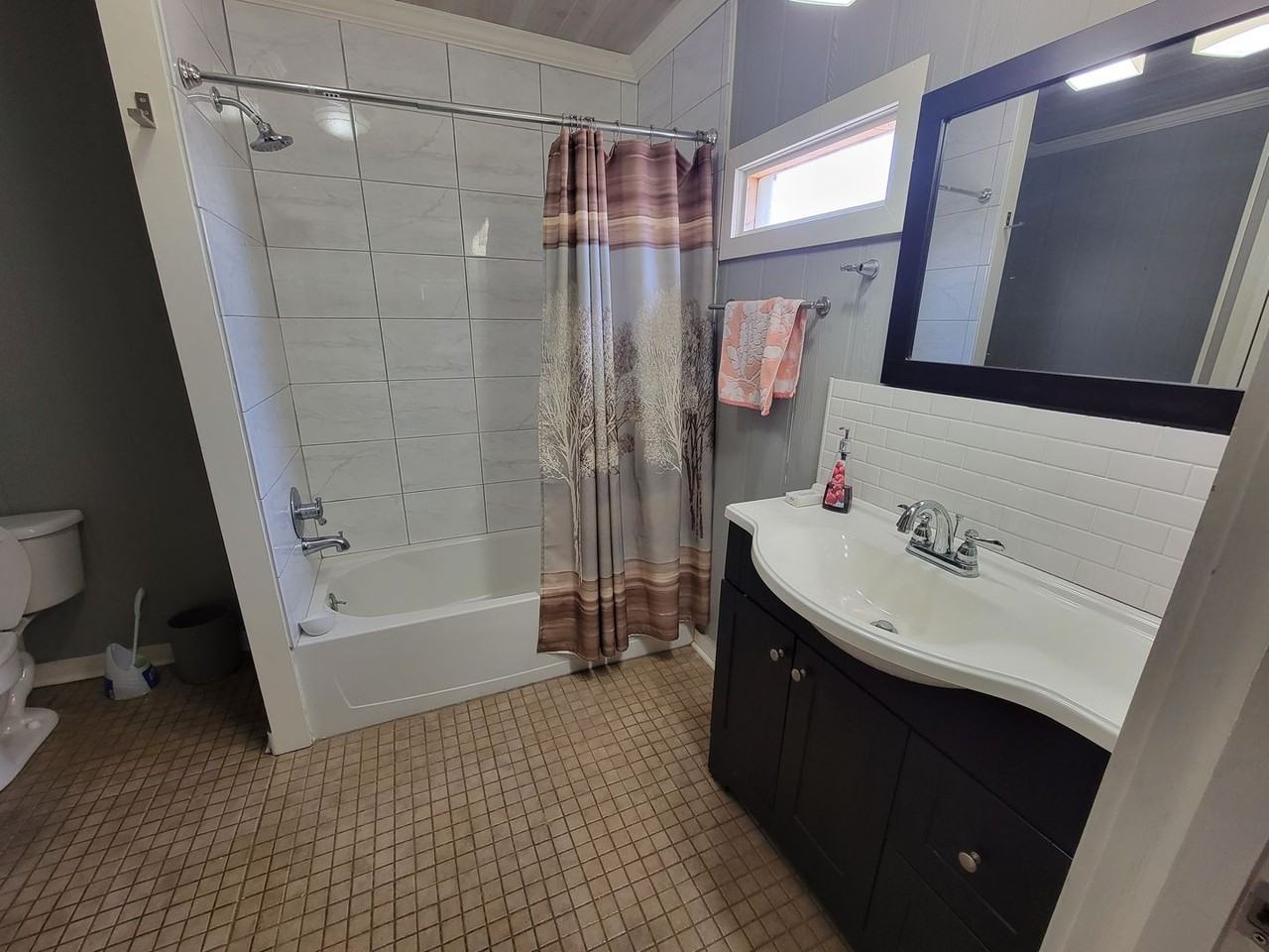 513 E Pearl St - Photo 2 of 4