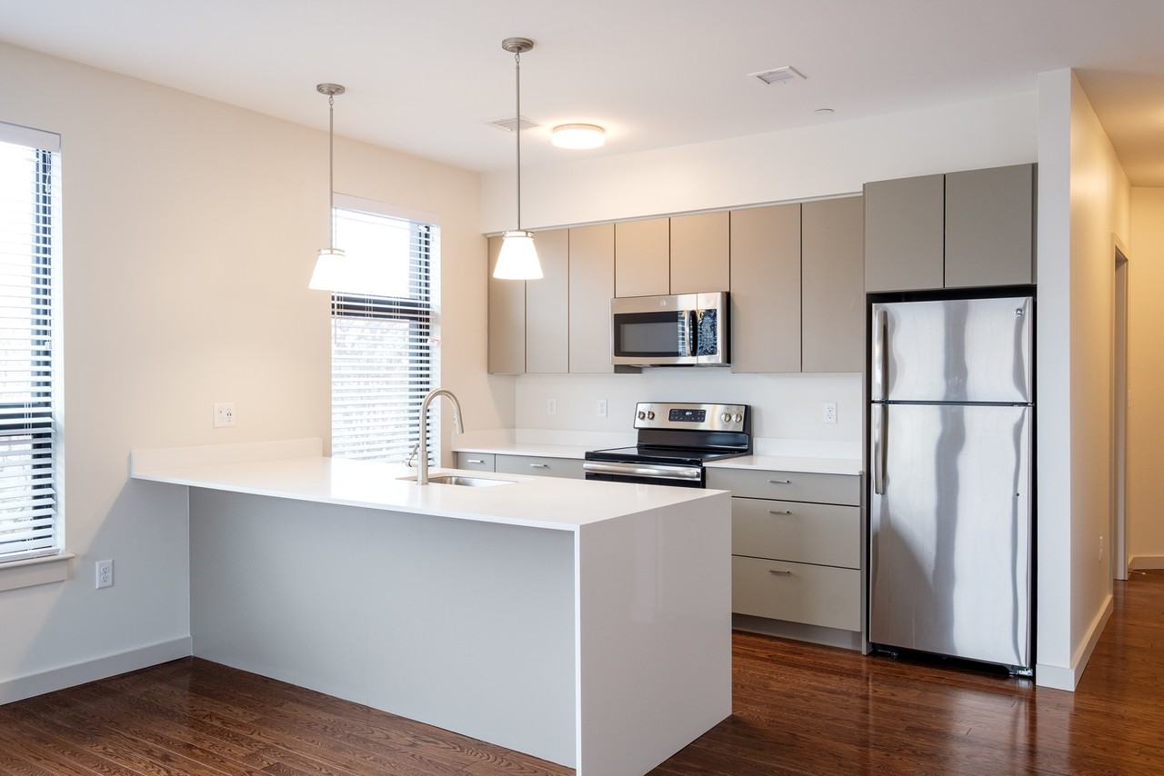 455 Harvard St #400 - Photo 3 of 15