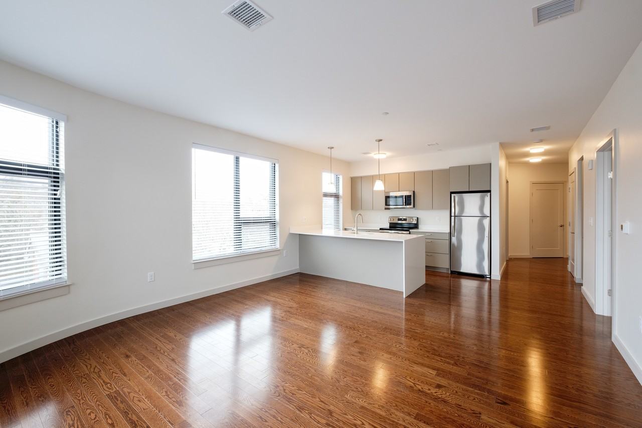 455 Harvard St #400 - Photo 4 of 15