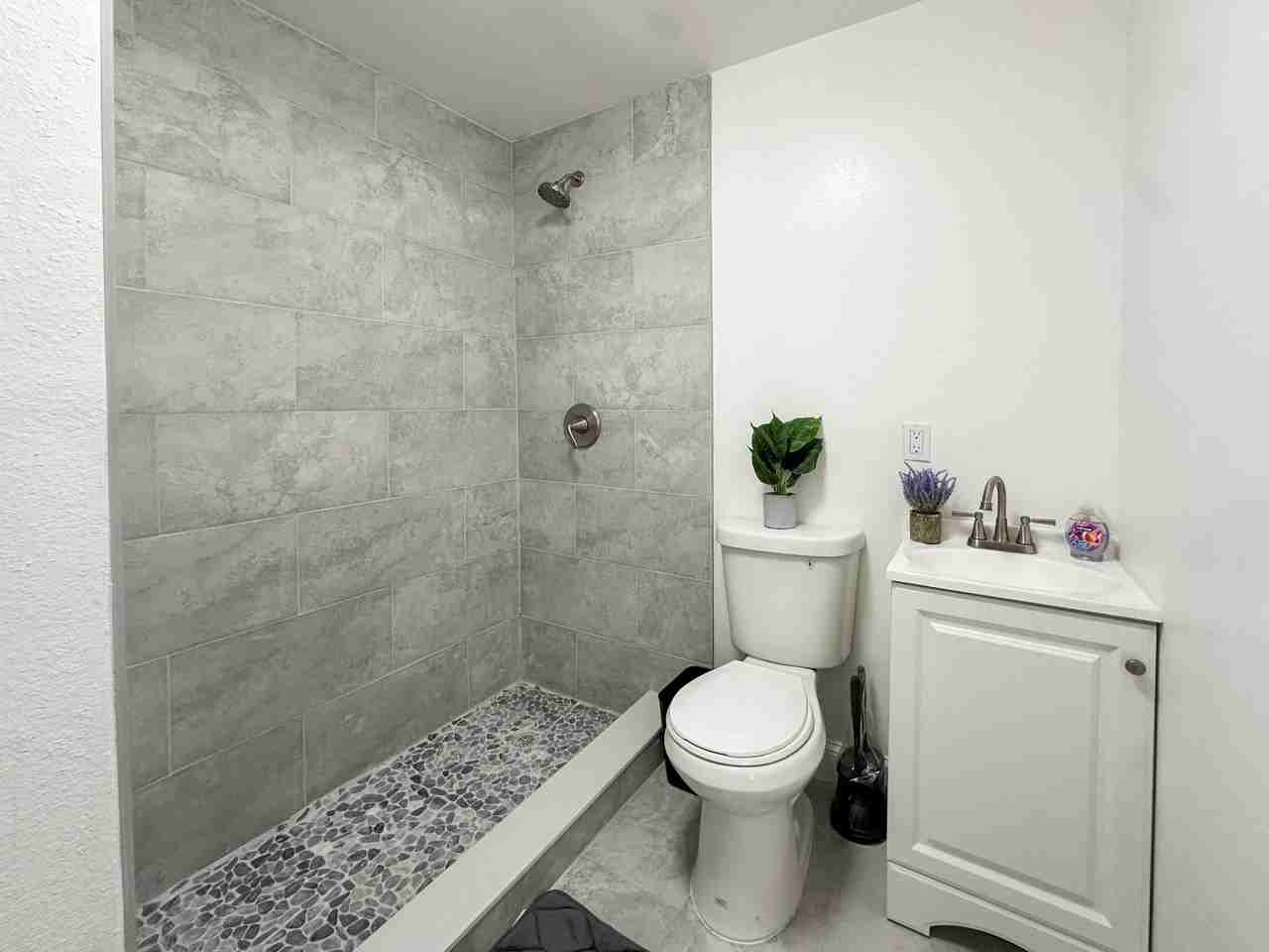 N Orangeview Ave - Photo 2 of 6