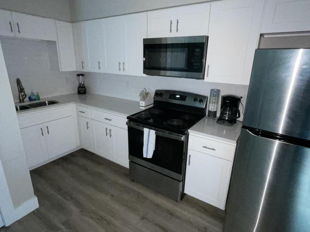 318 Arricola Ave #103 - Photo 3 of 6