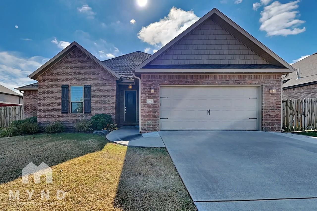 220 Verona Way - Photo 3 of 32