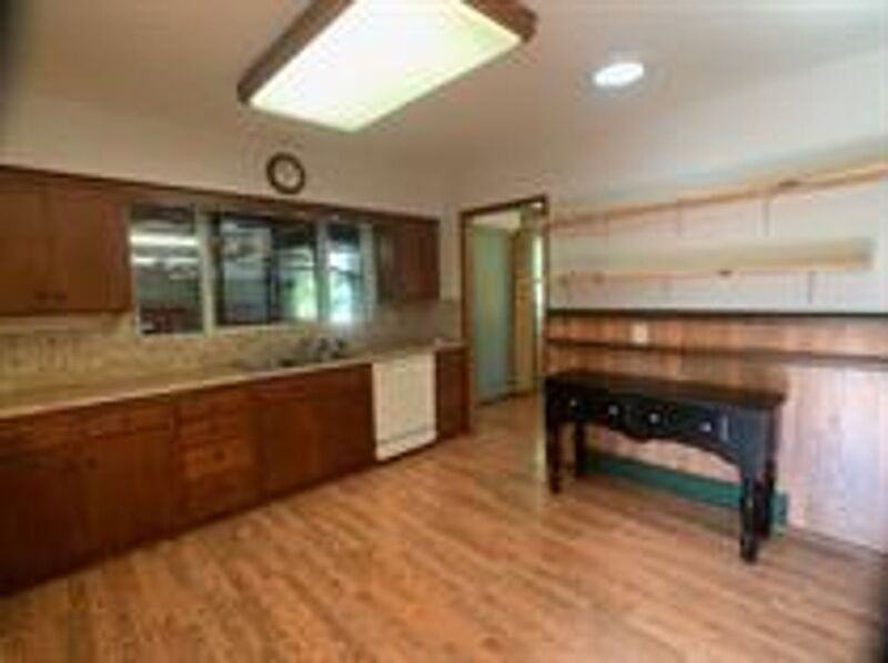 603 S Davies Rd - Photo 7 of 32