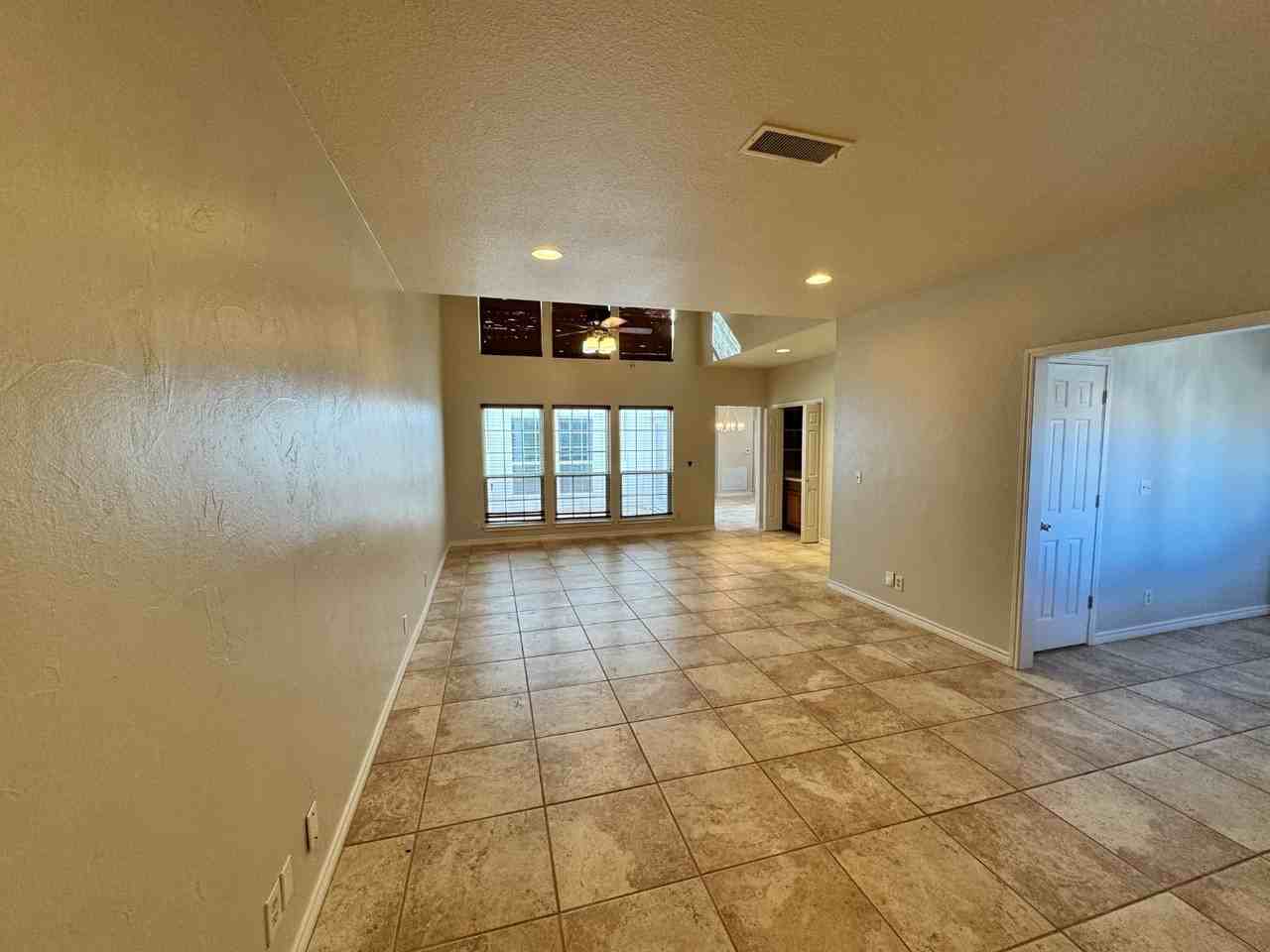 4107 Amistad Dr - Photo 3 of 10