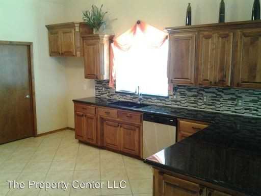 9217 SW 28th St - Photo 3 of 18