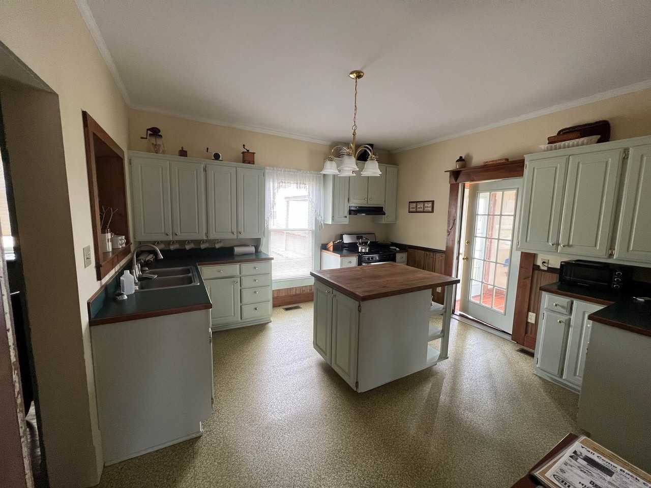 8148 Charlie Euliss Rd - Photo 3 of 13