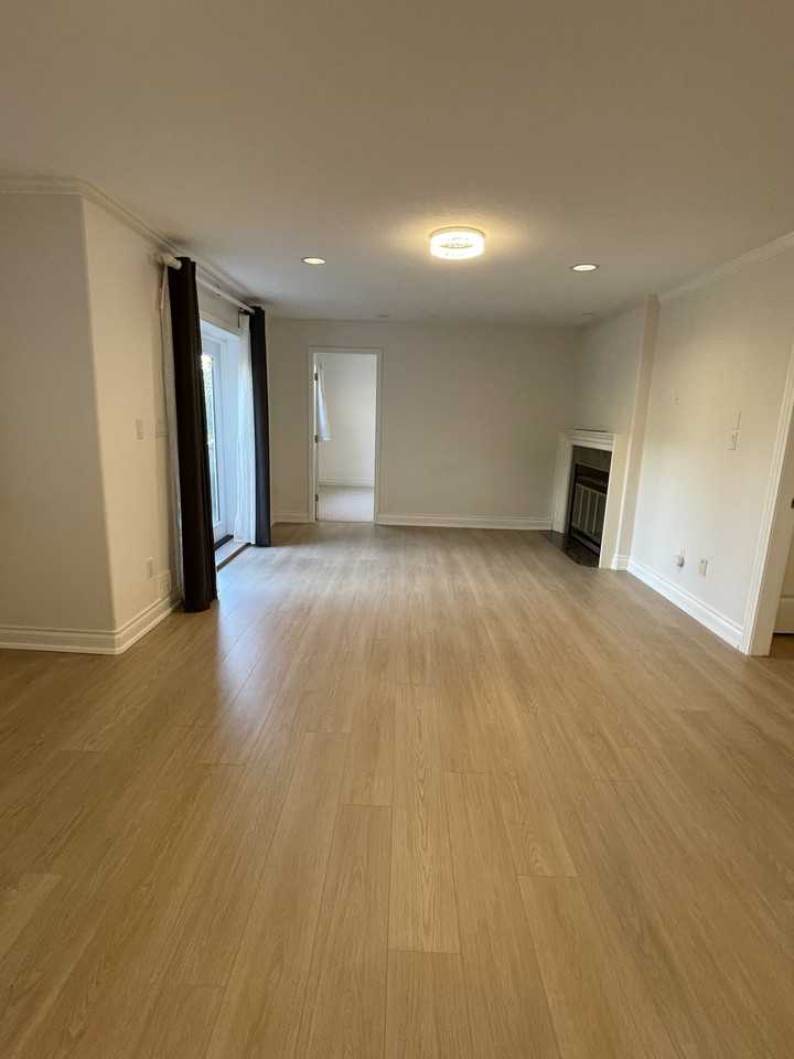 8075 Reigate Road - Photo 2 of 20