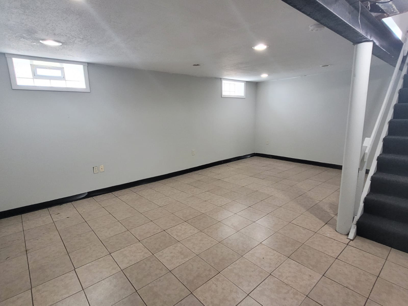 3781 Grosvenor Rd - Photo 2 of 11