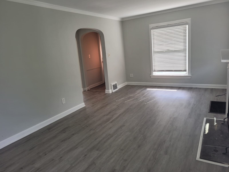 3781 Grosvenor Rd - Photo 3 of 11