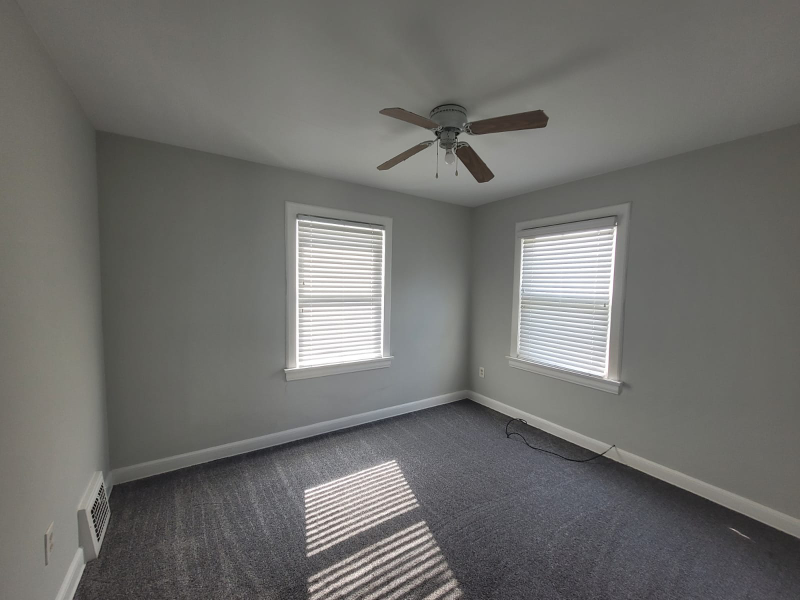 3781 Grosvenor Rd - Photo 4 of 11