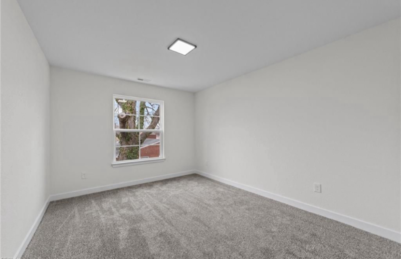 621 44Th Street Units 1 - Photo 3 of 19