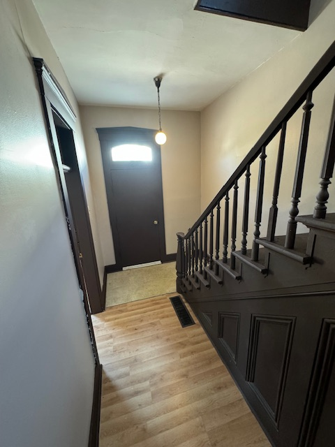 8 W Monroe St - Photo 4 of 11