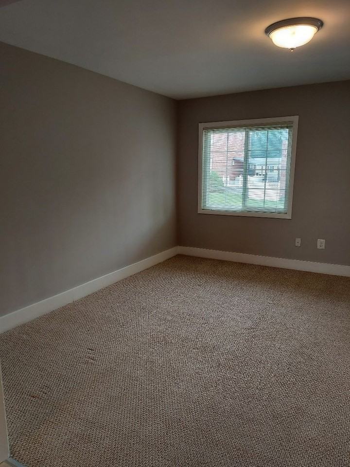 Harborview Apartments - Photo 5 of 20