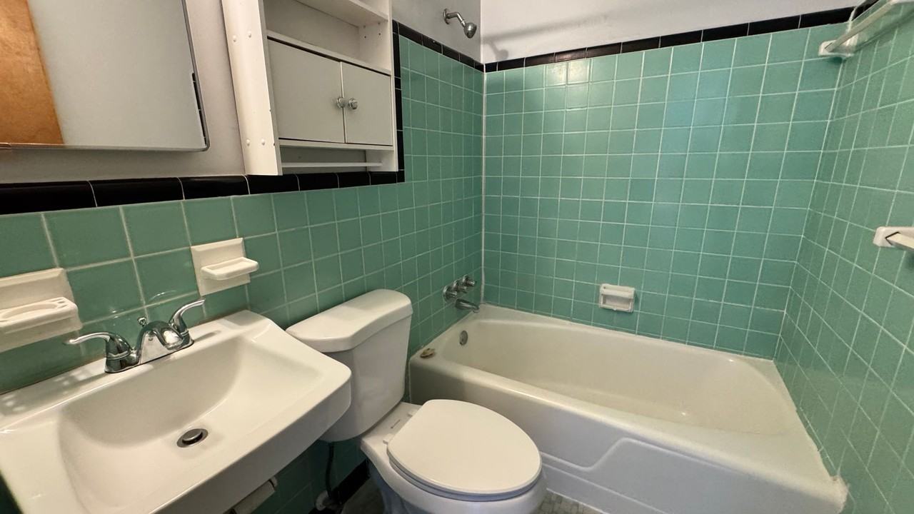 201 9th St N #2 - Photo 6 of 11