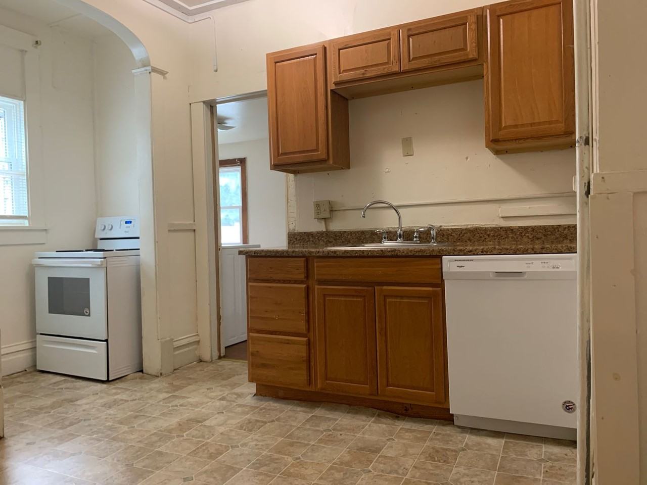 698/700 Willey Street - Photo 3 of 50