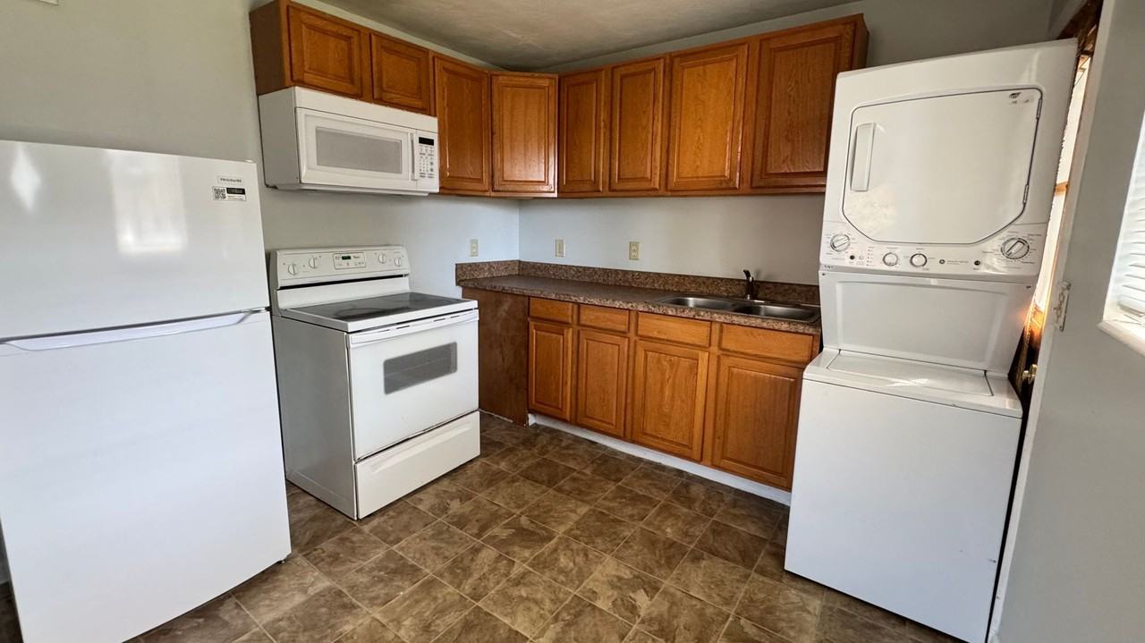 211 9th St N - Photo 2 of 5