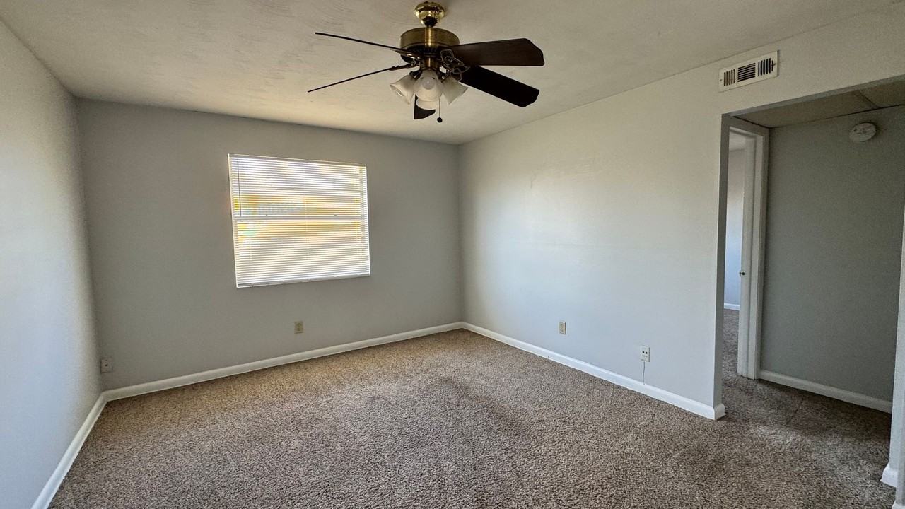 211 9th St N - Photo 3 of 5