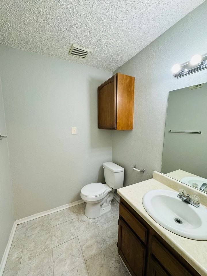 1808 Meridian Ave - Photo 2 of 9