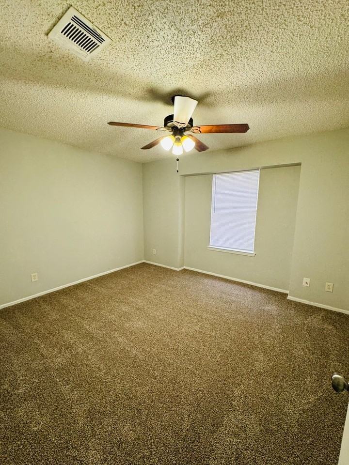 1808 Meridian Ave - Photo 3 of 9