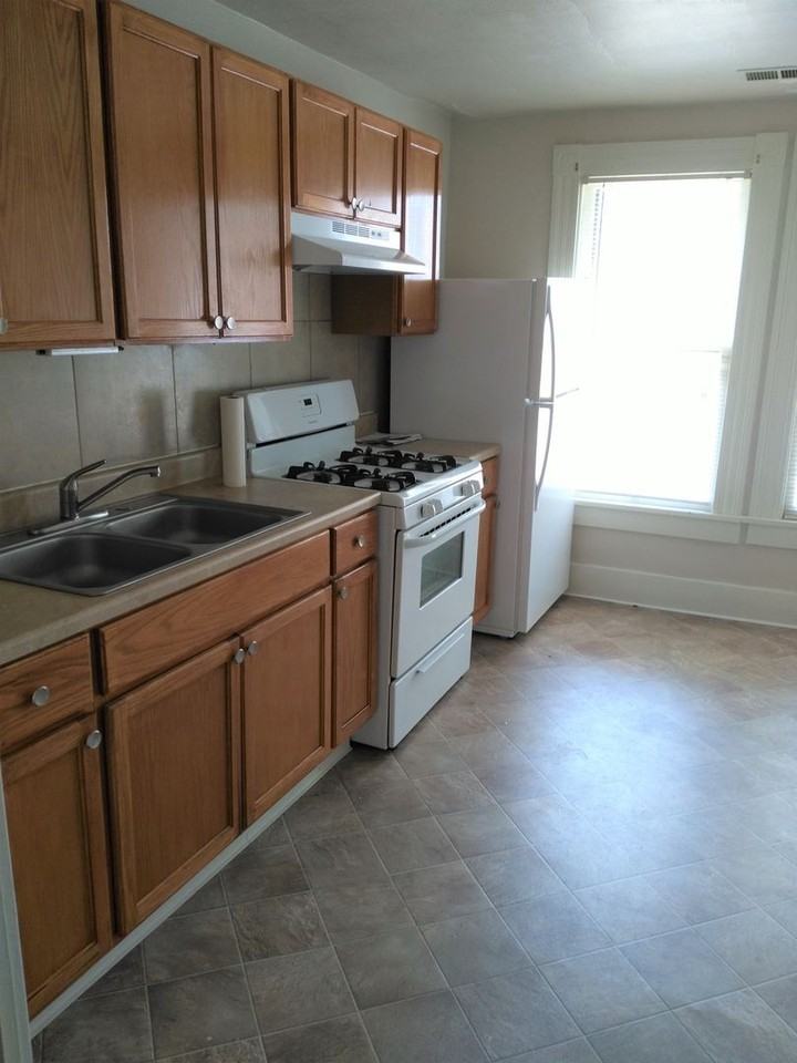 801 Third Street Marietta, OH - Photo 3 of 9