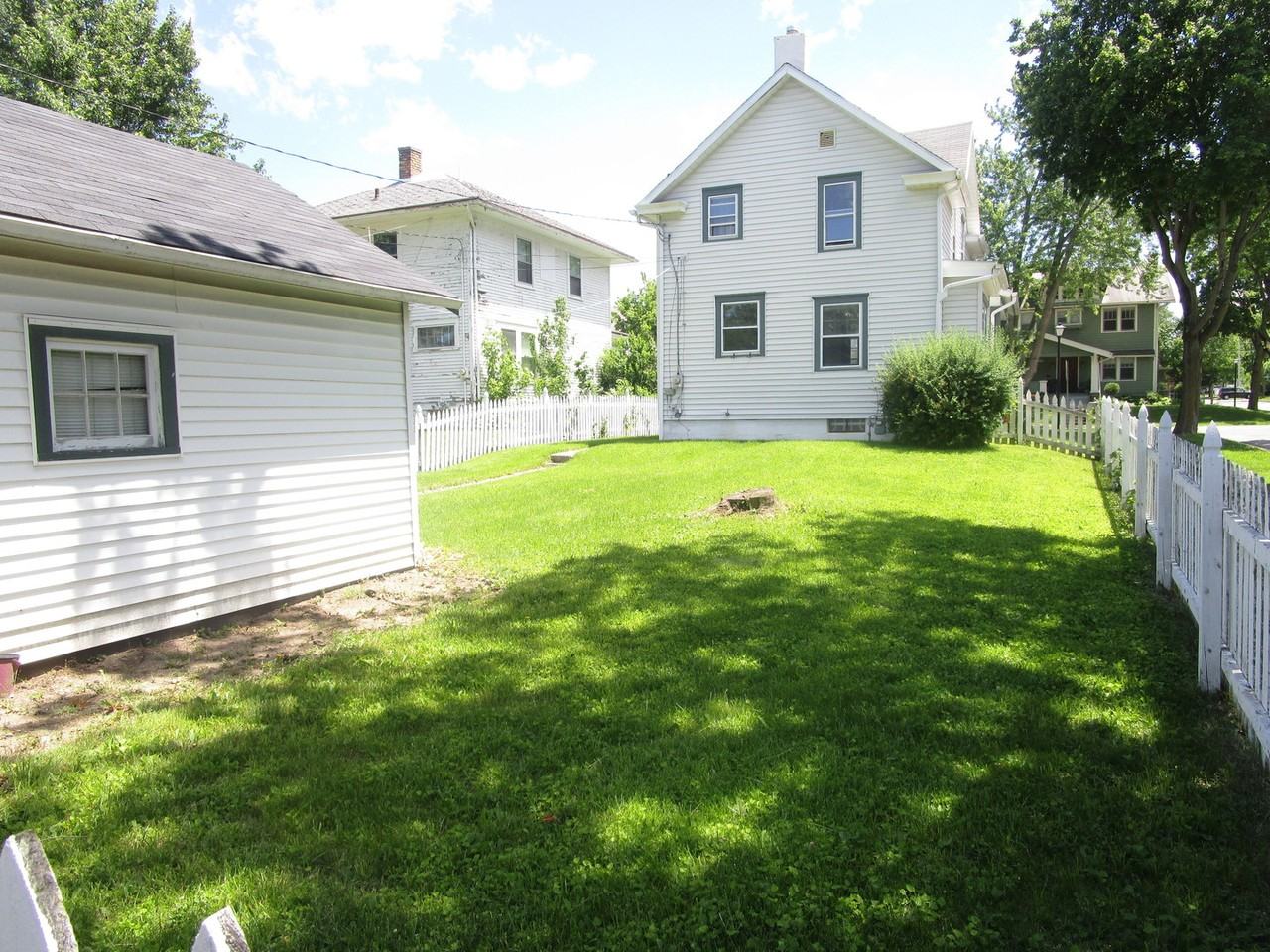 3028 Webster St - Photo 2 of 12