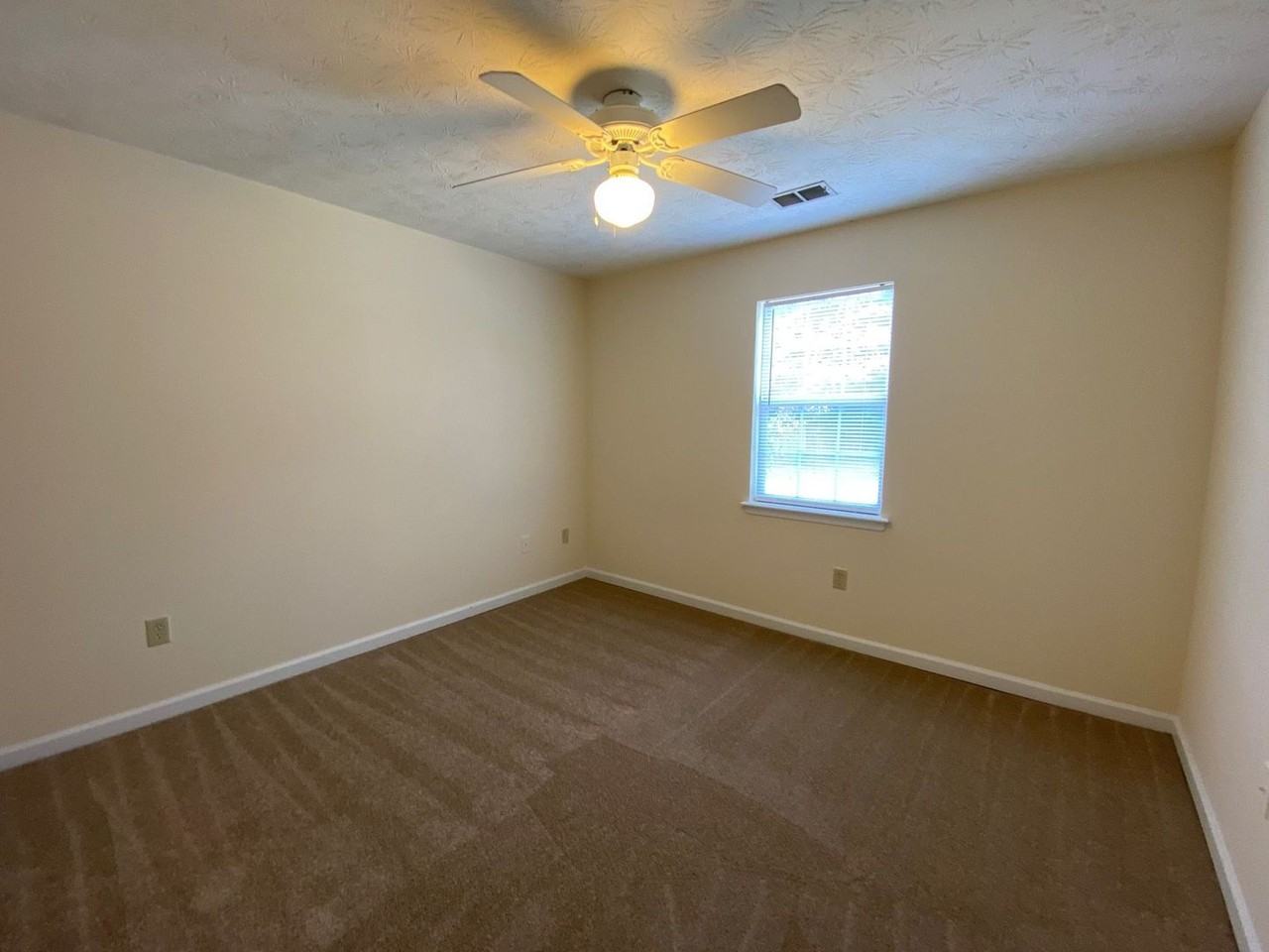 107 Hunter Run Road - Photo 5 of 10