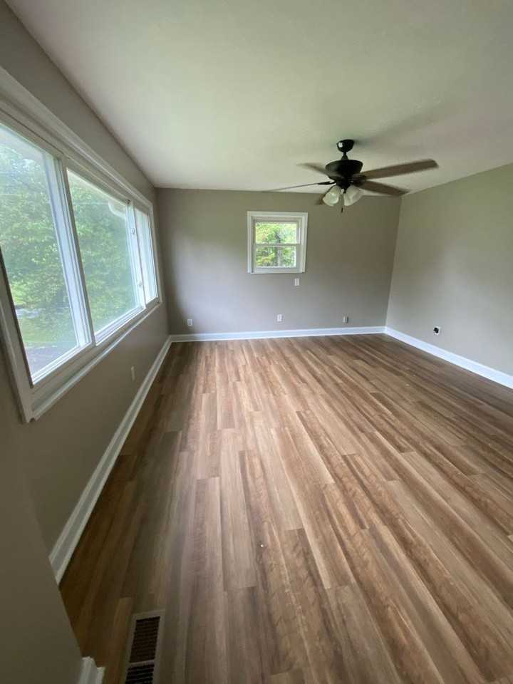 315 Goddard Dr - Photo 3 of 10