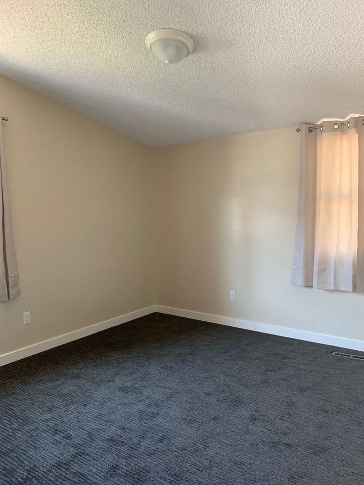 110 8th St - Photo 2 of 7