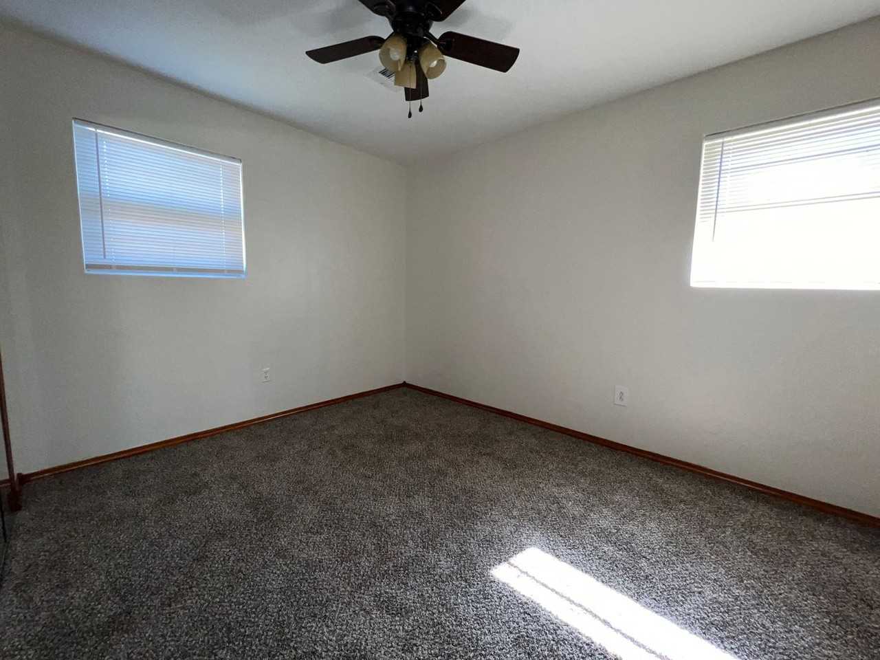 6954 Sw Forest Ave - Photo 5 of 13
