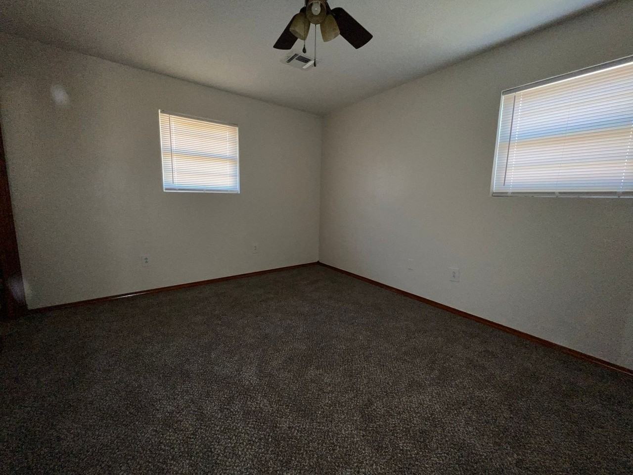 6954 Sw Forest Ave - Photo 7 of 13