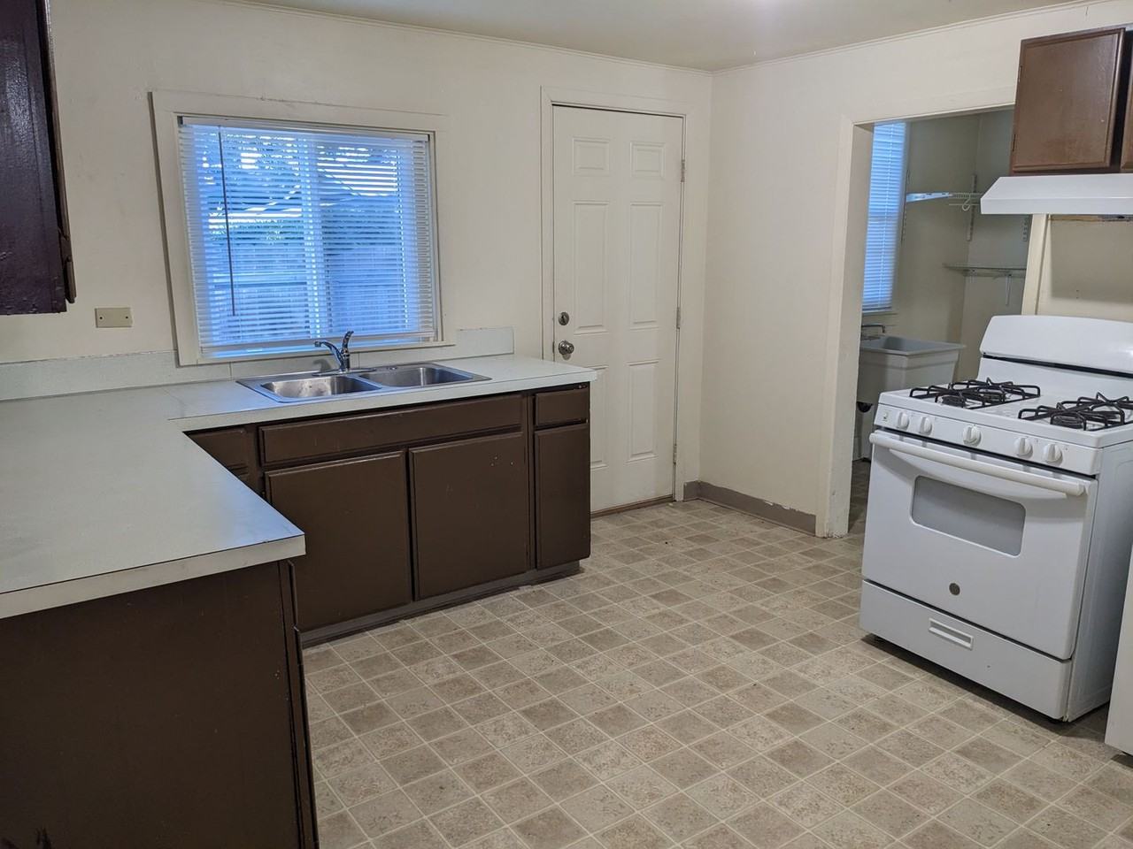 WA Dorado Duplexes - Photo 2 of 29