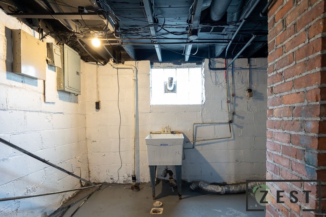 15834 Baylis St - Photo 3 of 26