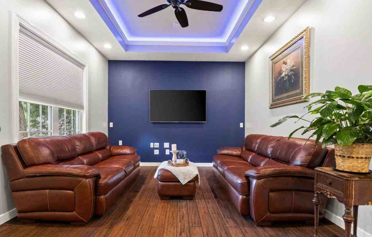 8514 Yorkshire Ln - Photo 3 of 16