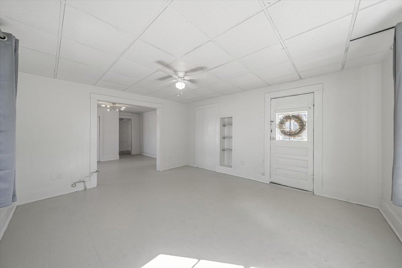 107 W 1st St - Photo 3 of 17