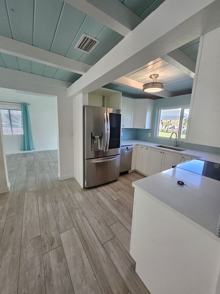 360 W Fray St - Photo 3 of 26