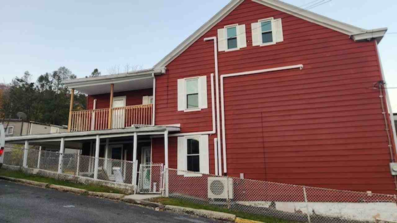 72 East Bacon Street - Photo 3 of 25