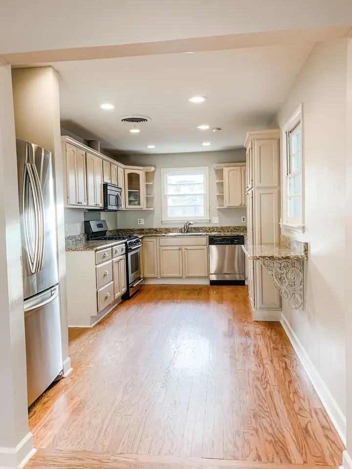 460 Beverly Garden Dr #NA - Photo 2 of 7