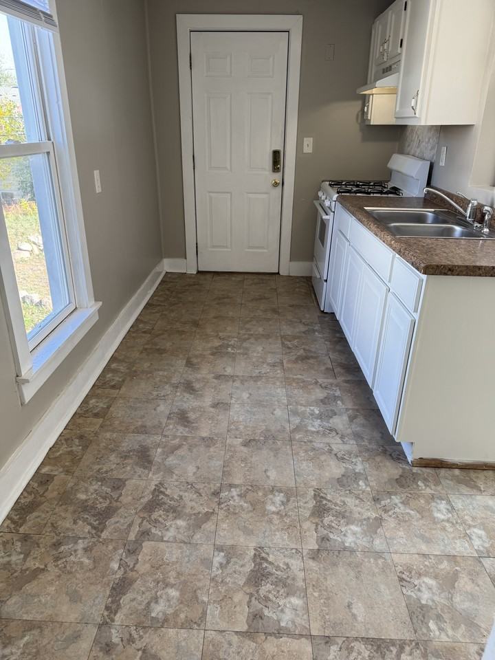 2919 Grand St Ne #2 - Photo 5 of 11