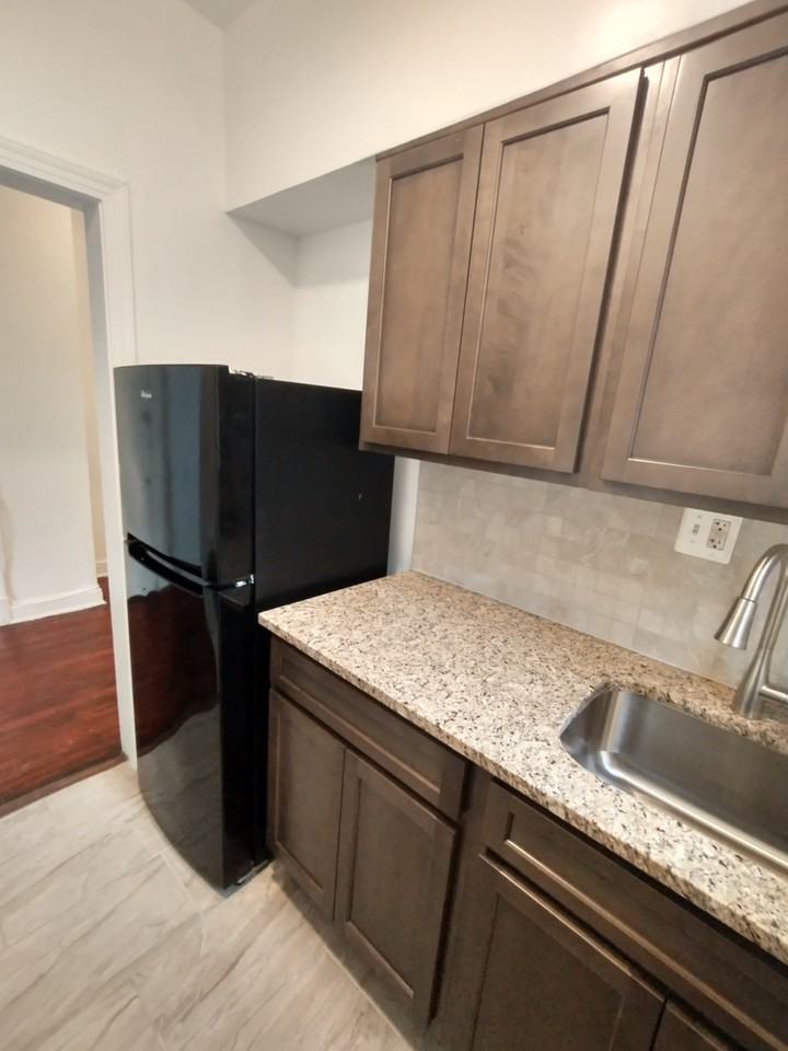 445 Mellon St Se #4 - Photo 4 of 10