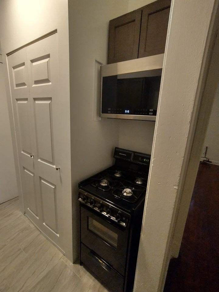 445 Mellon St Se #4 - Photo 5 of 10