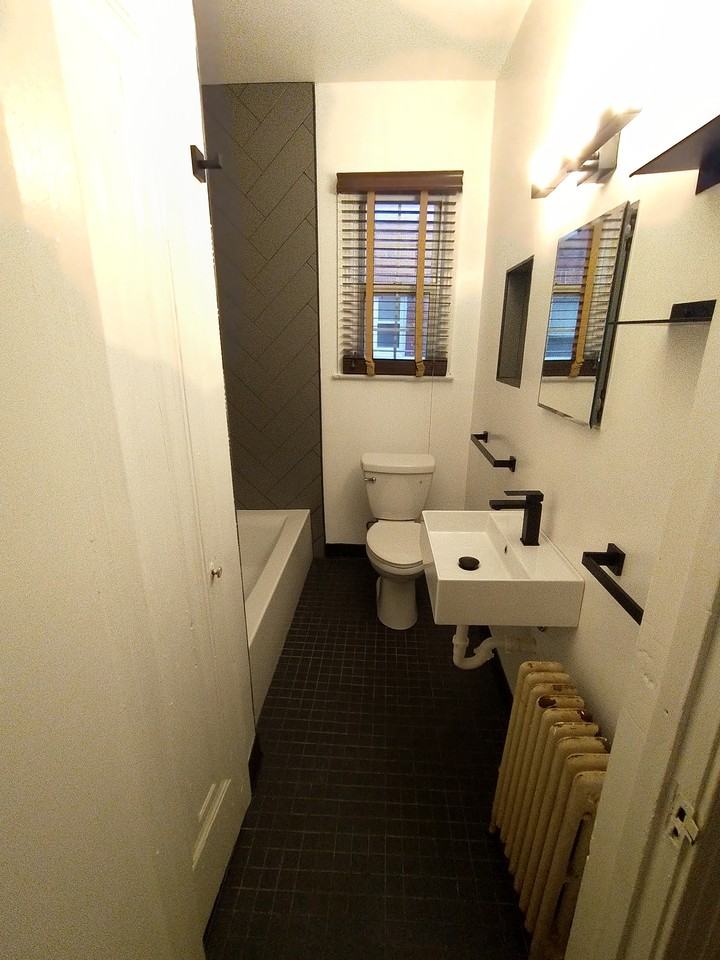 445 Mellon St Se #4 - Photo 6 of 10