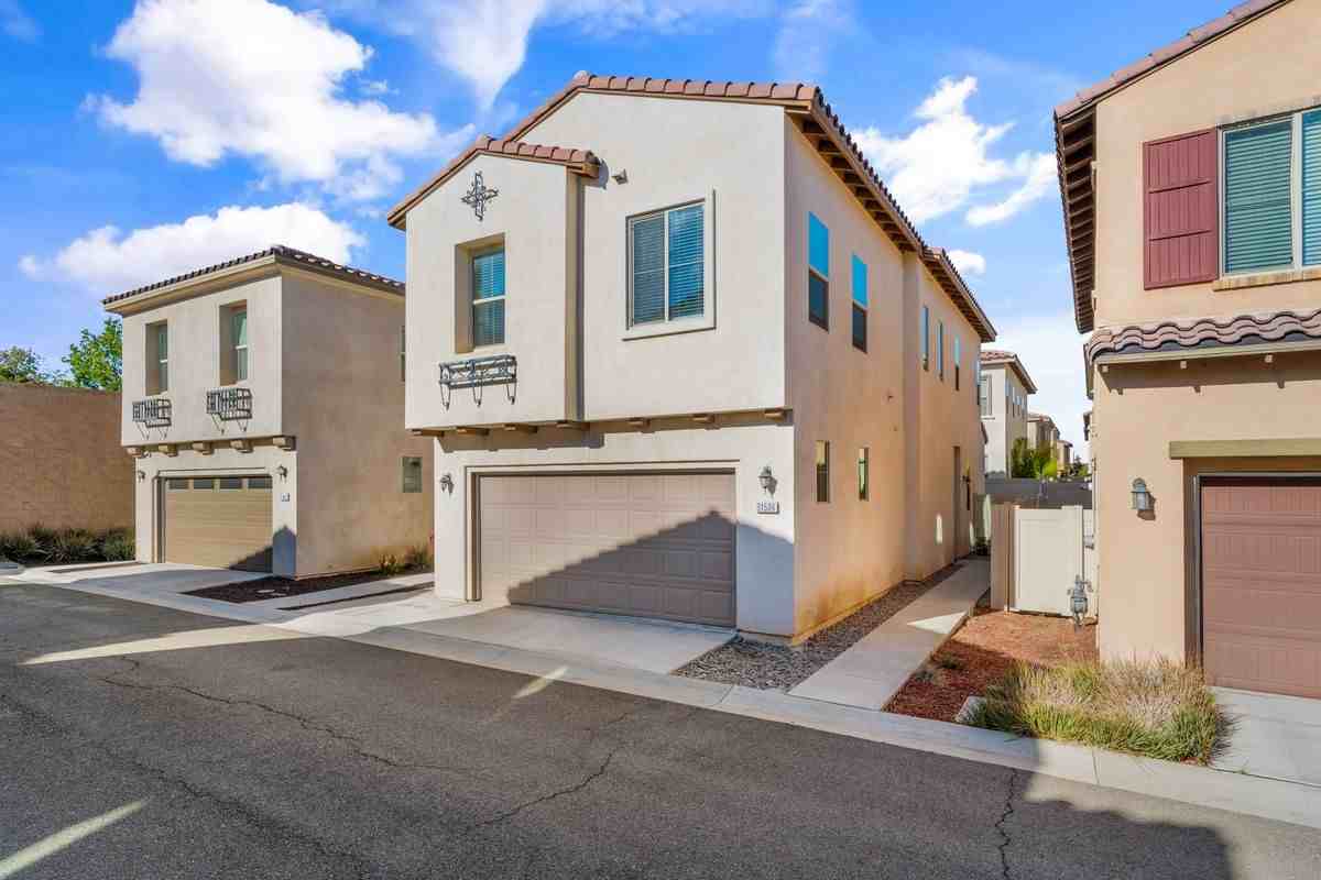 31506 Alicante Loop - Photo 2 of 25