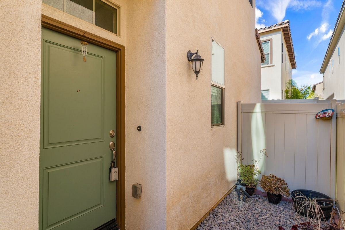 31506 Alicante Loop - Photo 3 of 25