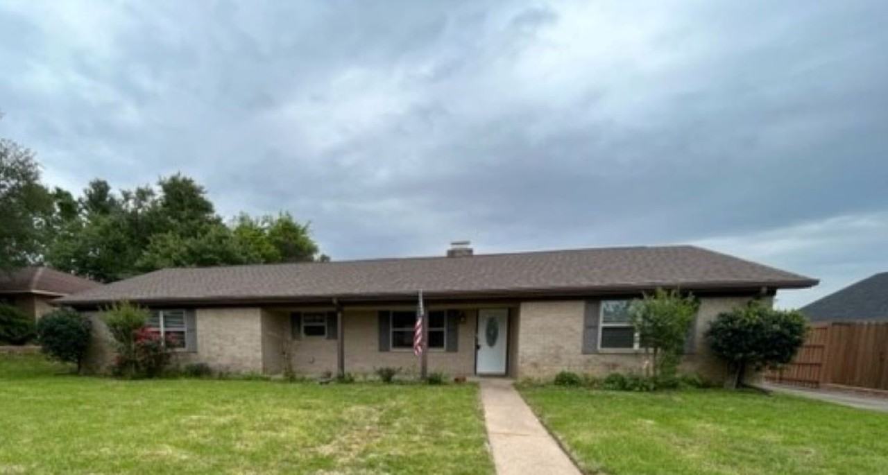 1409 Briarwood Trl - Photo 2 of 21