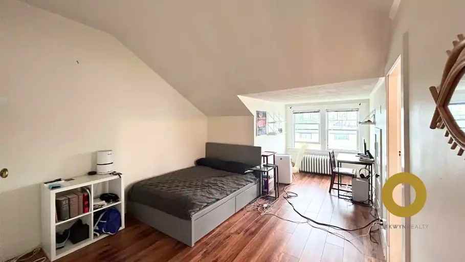 1191 12th Ave W #3rdF - Photo 2 of 5