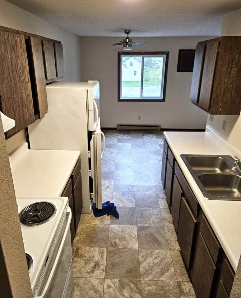 Maple Leaf Manor - Photo 3 of 5