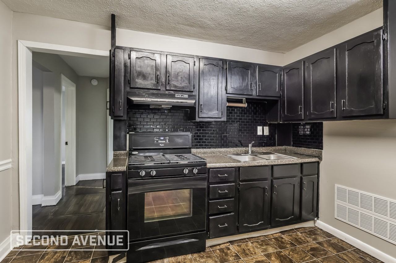 4718 Dohn Rd - Photo 7 of 28