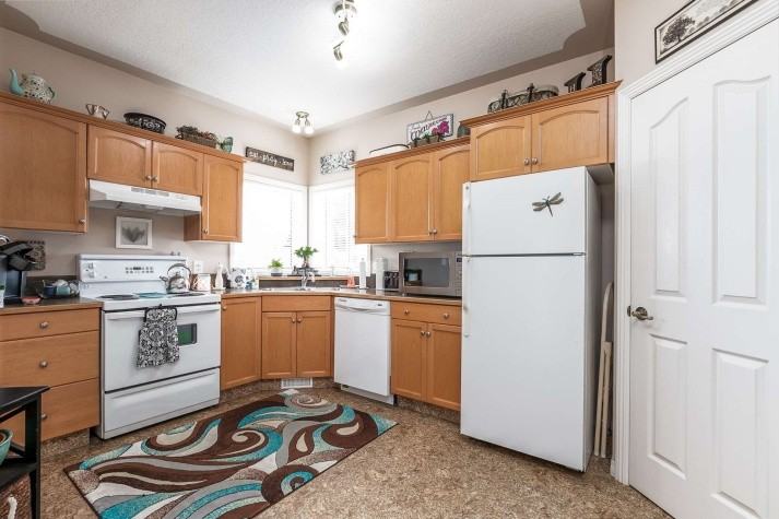 Fabulous Tri-Plex in Lacombe!! - Photo 2 of 16