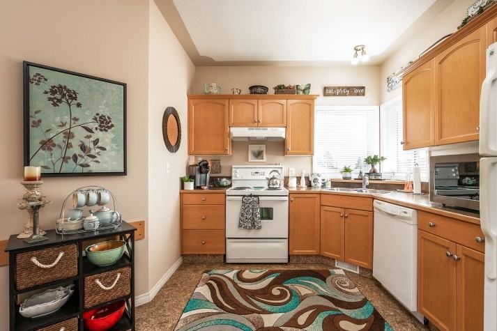 Fabulous Tri-Plex in Lacombe!! - Photo 3 of 16